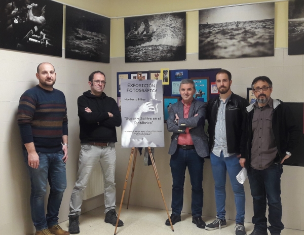 La exposición fotográfica “Sudor y Salitre en el Cantábrico” llega al Ayuntamiento de Santa Cruz de Bezana, tras presentarse en el IES La Marina