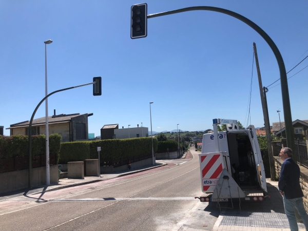 El Ayuntamiento mejora la accesibilidad en varios puntos del municipio, con la instalación de nuevos semáforos